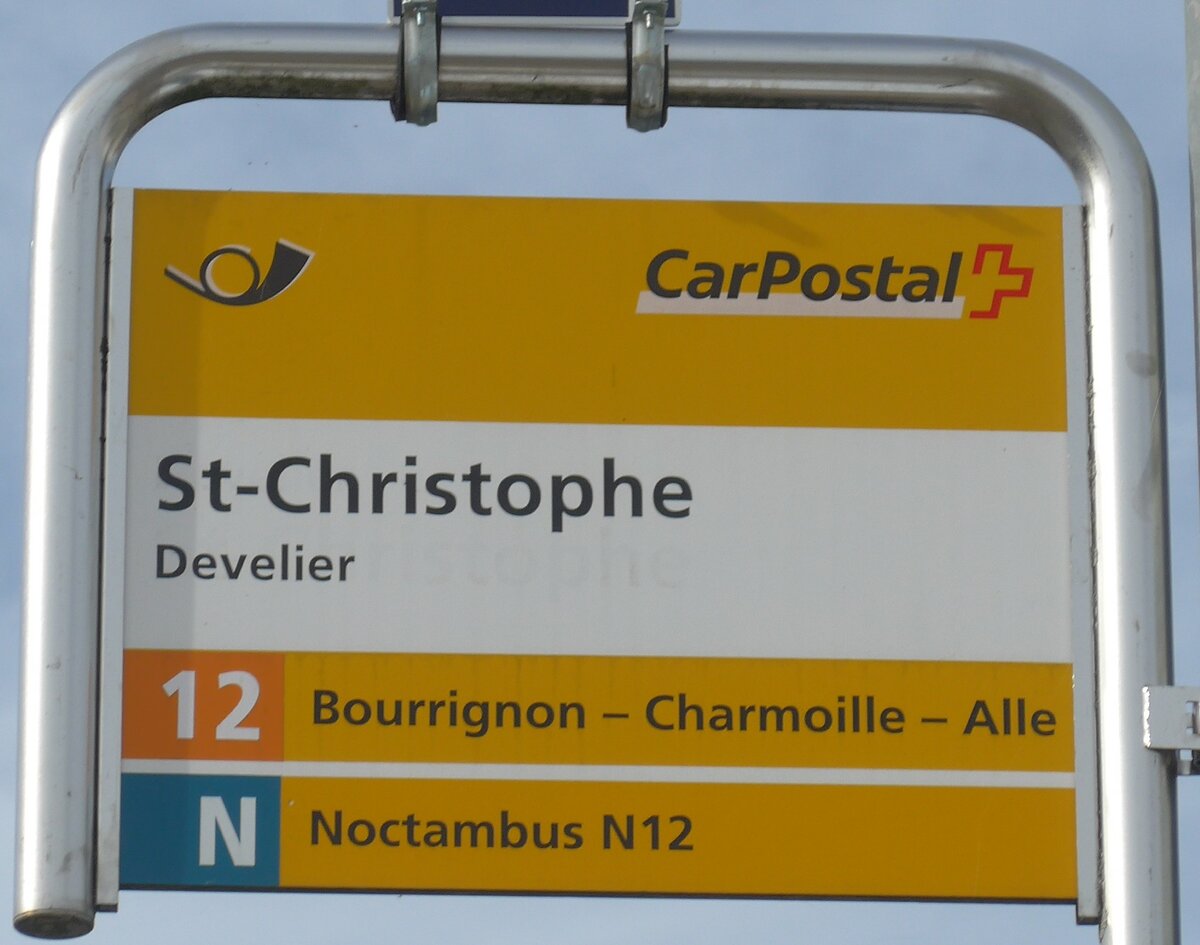 (186'041) - PostAuto-Haltestellenschild - Develier, St-Christophe - am 21. Oktober 2017