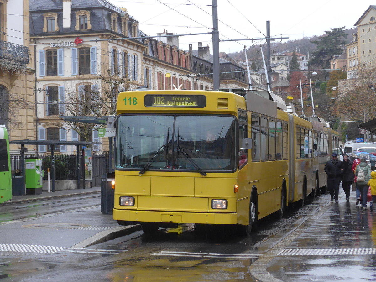 (186'595) - transN, La Chaux-de-Fonds - Nr. 118 - NAW/Hess Gelenktrolleybus (ex TN Neuchtel Nr. 118) am 25. November 2017 in Neuchtel, Place Pury