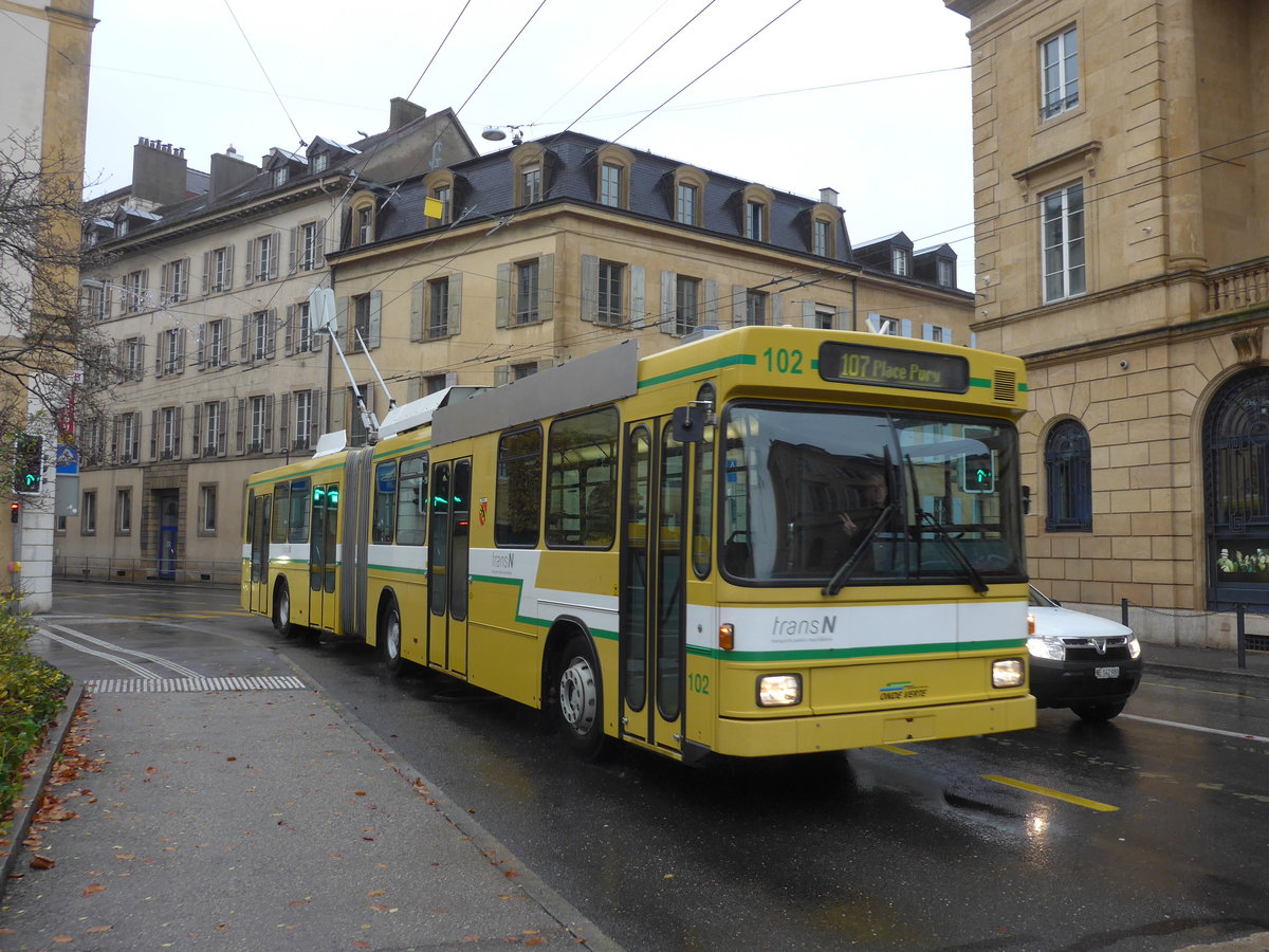 (186'621) - transN, La Chaux-de-Fonds - Nr. 102 - NAW/Hess Gelenktrolleybus (ex TN Neuchtel Nr. 102) am 25. November 2017 in Neuchtel, Place Pury