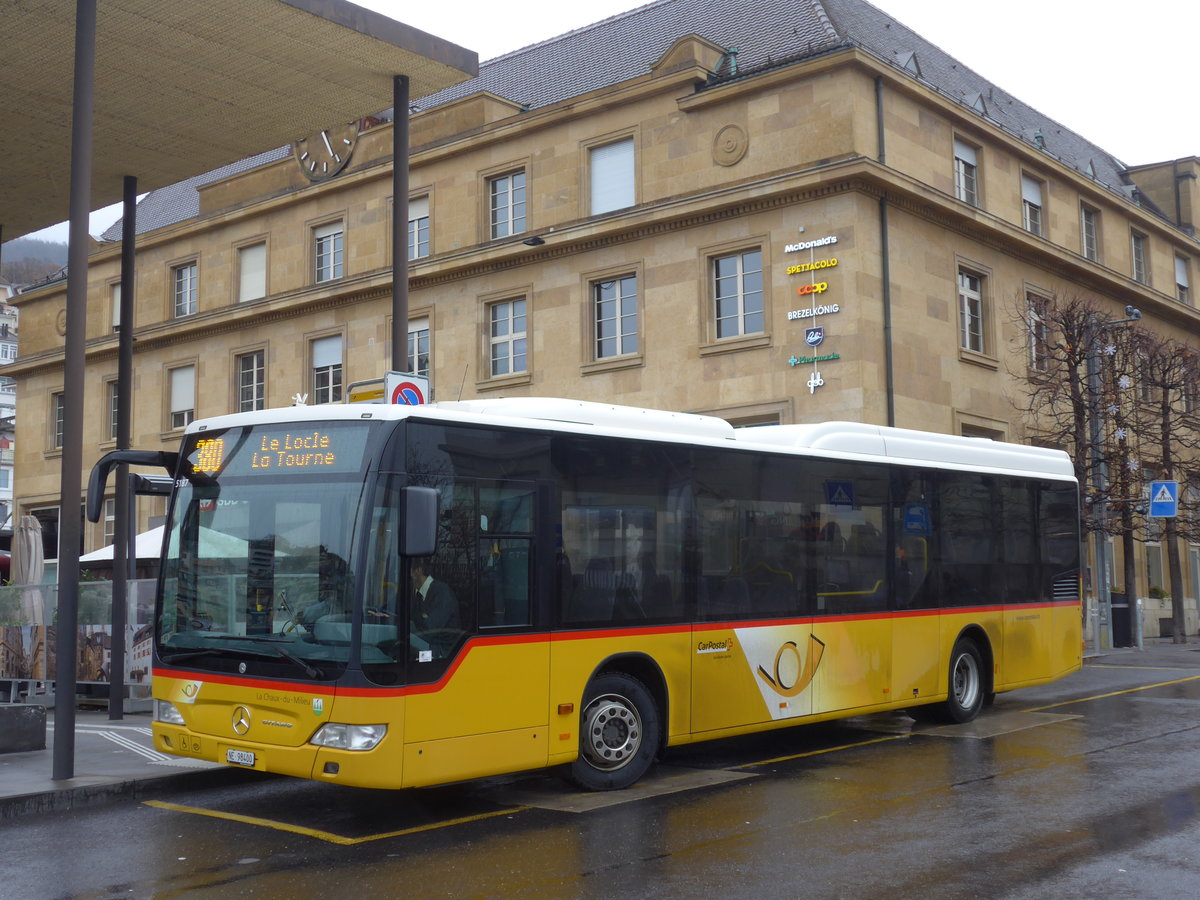 (186'630) - CarPostal Ouest - NE 98'400 - Mercedes am 25. November 2017 beim Bahnhof Neuchtel