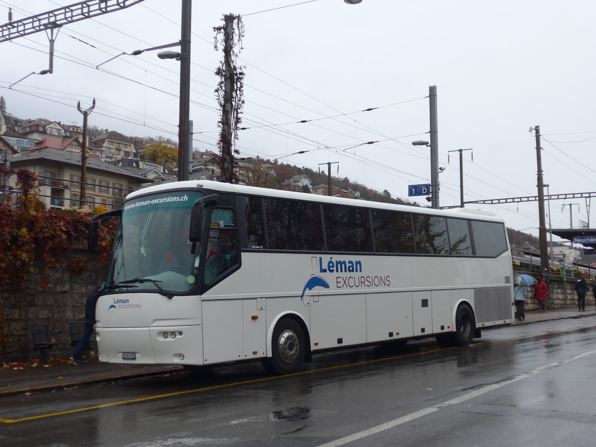 (186'631) - Lman Excursions, Meyrin - GE 961'575 - Bova am 25. November 2017 beim Bahnhof Neuchtel
