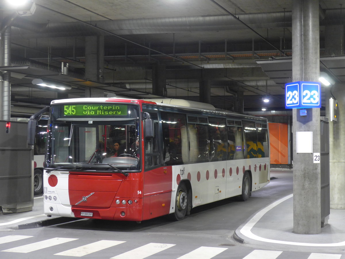(186'737) - TPF Fribourg - Nr. 54/FR 300'267 - Volvo am 27. November 2017 in Fribourg, Busbahnhof