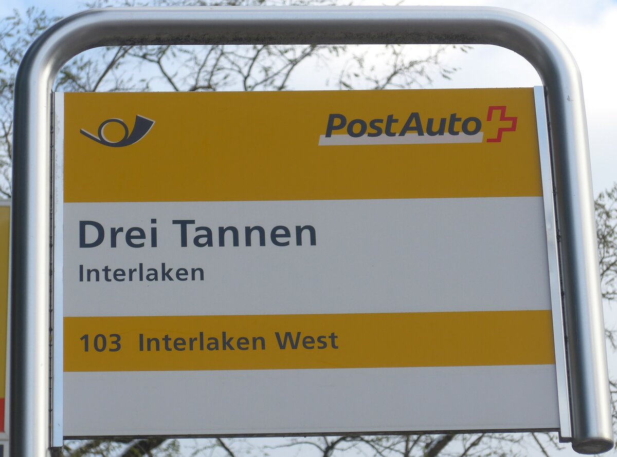 (186'764) - PostAuto-Haltestellenschild - Interlaken, Drei Tannen - am 3. Dezember 2017