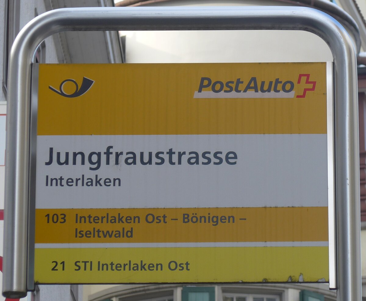 (186'770) - PostAuto/STI-Haltestellenschild - Interlaken, Jungfraustrasse - am 3. Dezember 2017