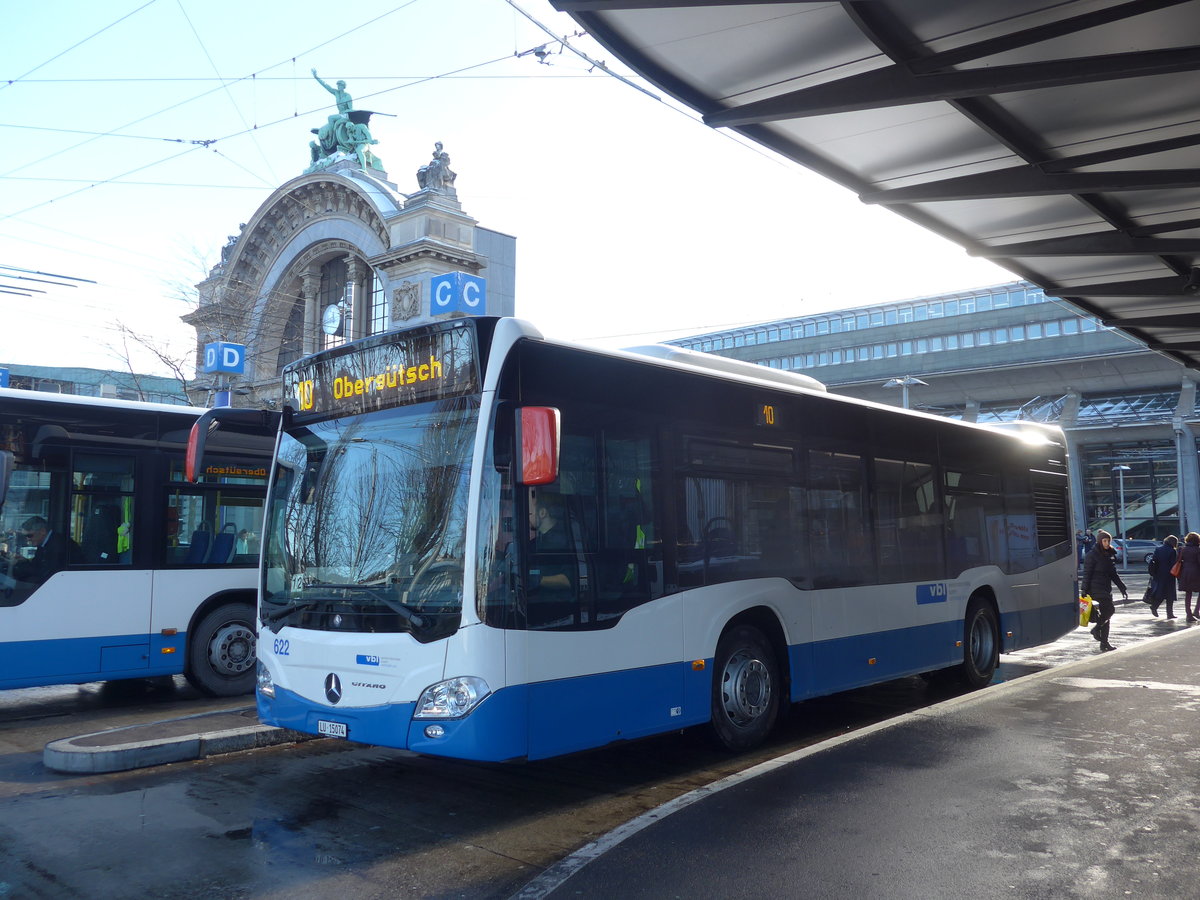 (186'840) - VBL Luzern - Nr. 622/LU 15'074 - Mercedes am 9. Dezember 2017 beim Bahnhof Luzern