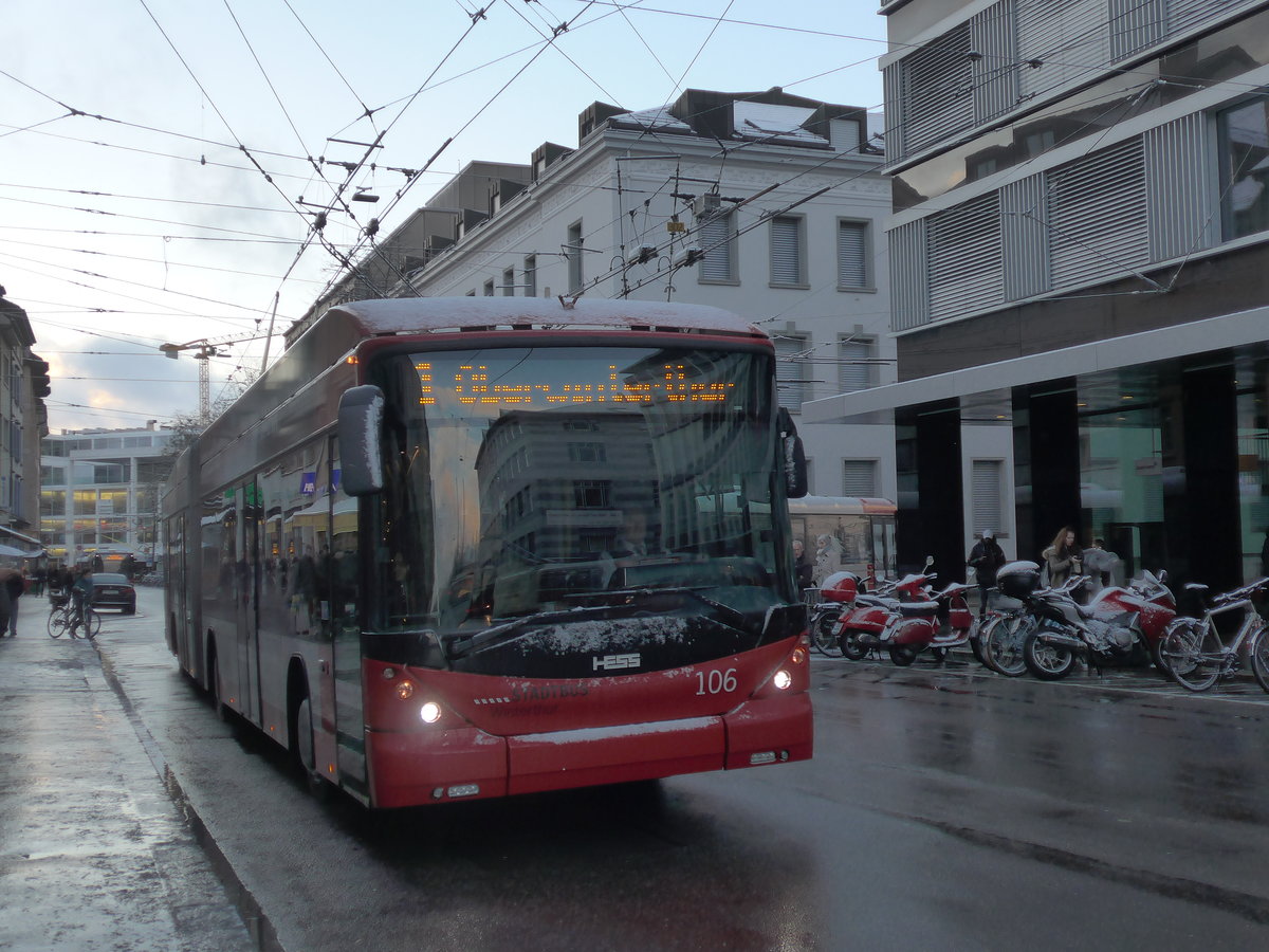 (186'923) - SW Winterthur - Nr. 106 - Hess/Hess Gelenktrolleybus am 9. Dezember 2017 in Winterthur, Schmidgasse