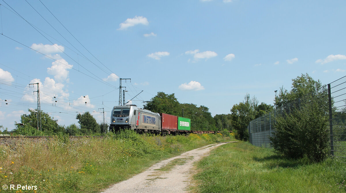 187 510-3 durchfährt die Treuchtlinger Kurve mit einem Containerzug in Nürnberg Hohe Marter. 13.08.24