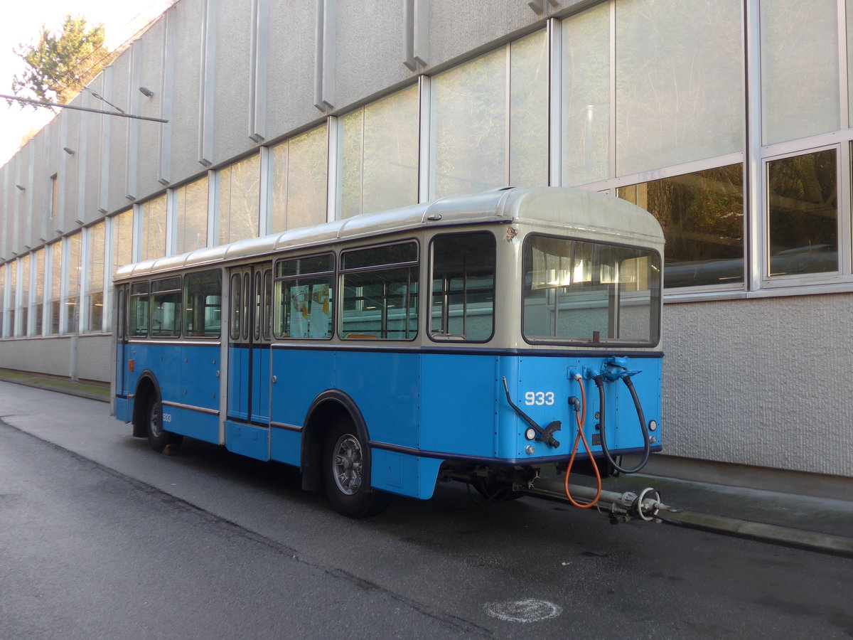 (187'118) - TL Lausanne (Rtrobus) - Nr. 933 - Moser/Eggli-Mischler Personenanhnger am 23. Dezember 2017 in Lausanne, Dpt Borde