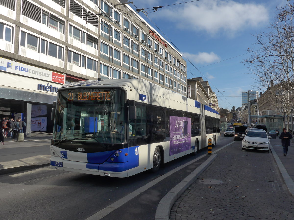 (187'191) - TL Lausanne - Nr. 852 - Hess/Hess Gelenktrolleybus am 23. Dezember 2017 beim Bahnhof Lausanne