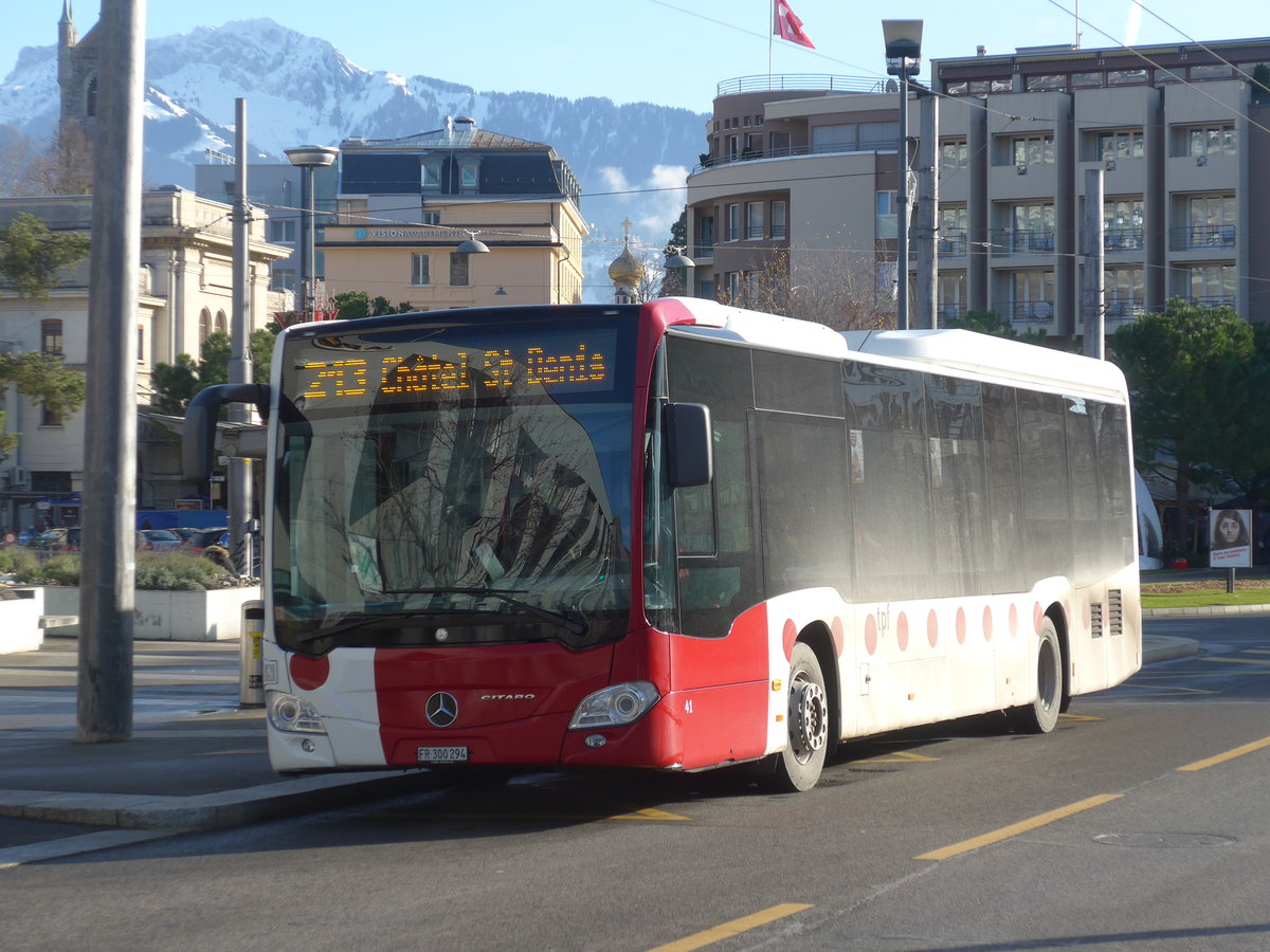(187'196) - TPF Fribourg - Nr. 41/FR 300'294 - Mercedes am 23. Dezember 2017 beim Bahnhof Vevey