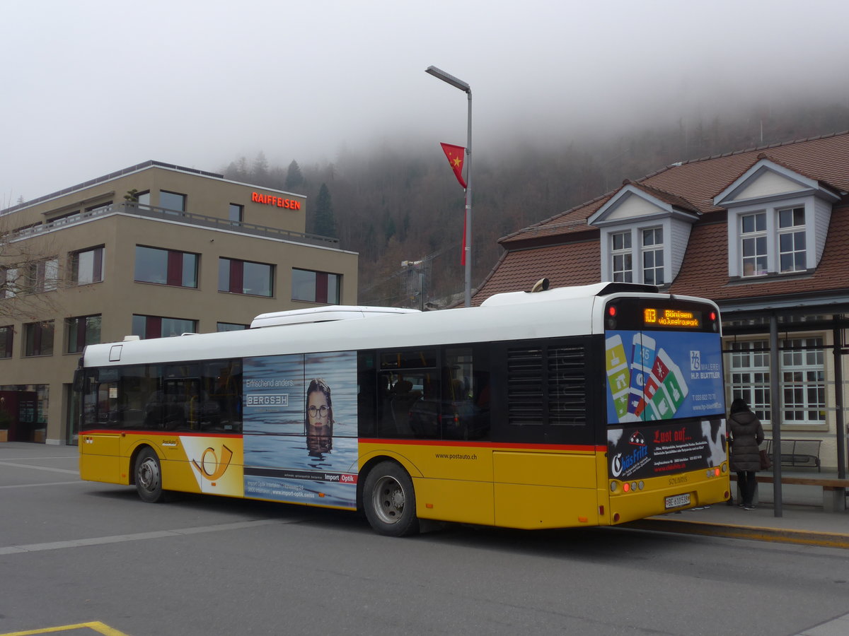 (187'339) - PostAuto Bern - BE 610'538 - Solaris am 24. Dezember 2017 beim Bahnhof Interlaken Ost