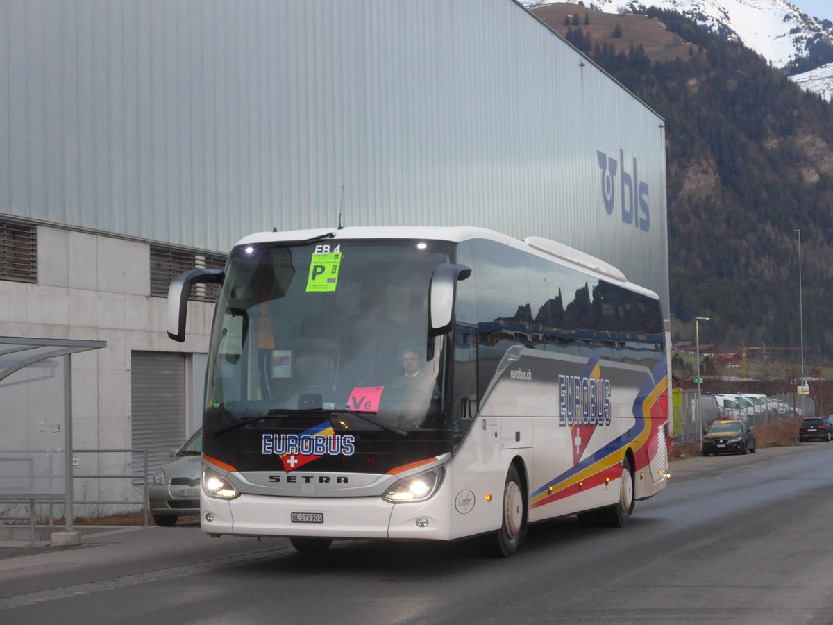 (187'686) - Eurobus, Bern - Nr. 4/BE 379'904 - Setra am 7. Januar 2018 beim Bahnhof Frutigen