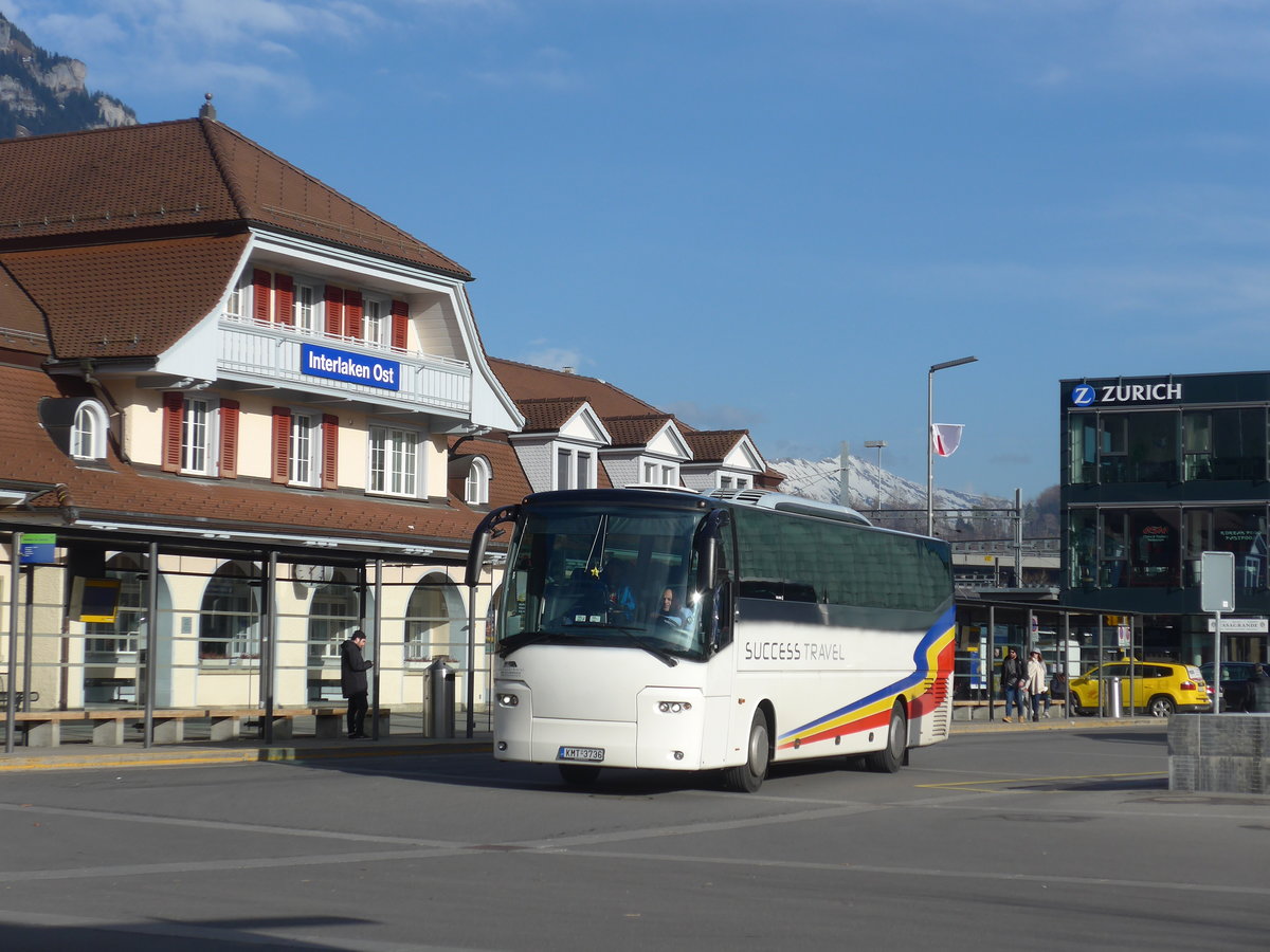(187'903) - Aus Griechenland: Success Travel, Athen - KMT-3736 - Bova (ex Eurobus/CH) am 8. Januar 2018 beim Bahnhof Interlaken Ost