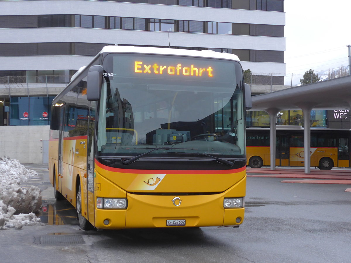(187'981) - PostAuto Wallis - VS 354'602 - Irisbus am 20. Januar 2018 beim Bahnhof Visp