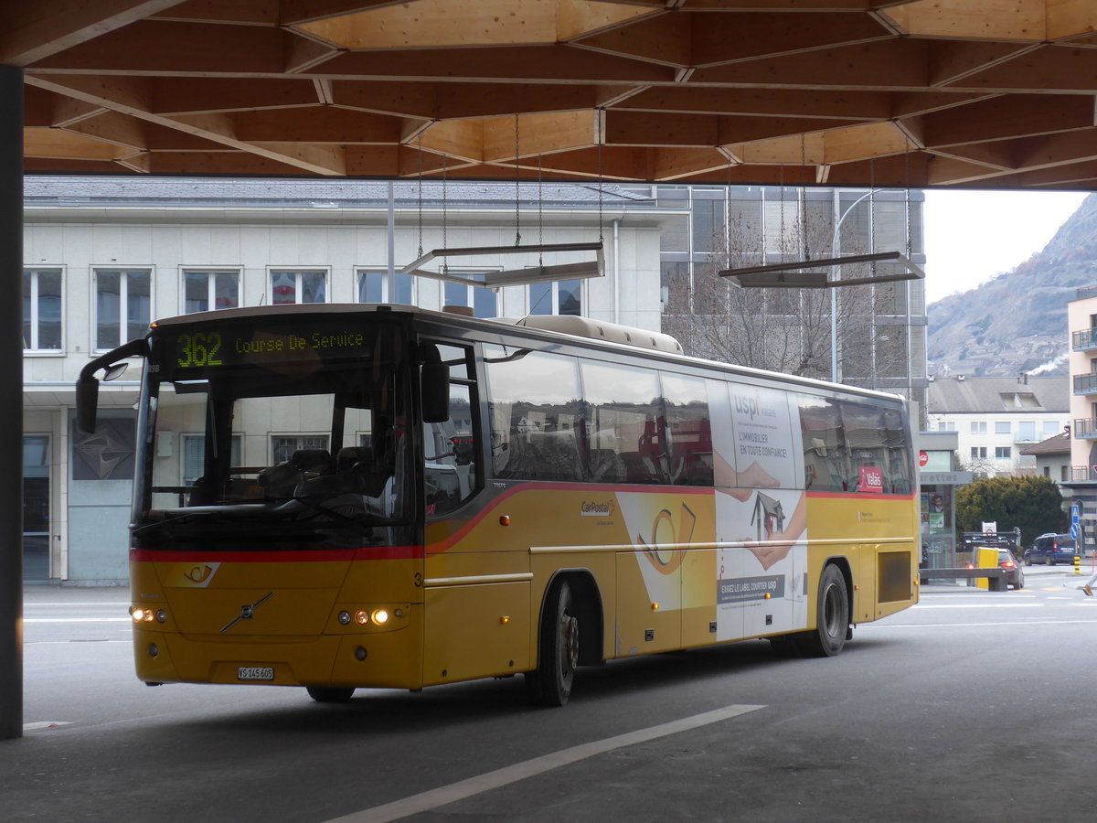 (188'362) - Lathion, Sion - Nr. 3/VS 145'605 - Volvo am 11. Februar 2018 beim Bahnhof Sion