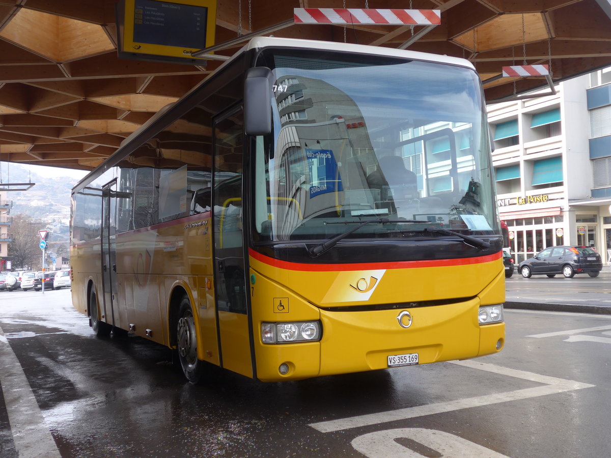 (188'422) - PostAuto Wallis - Nr. 7/VS 355'169 - Irisbus am 11. Februar 2018 beim Bahnhof Sion