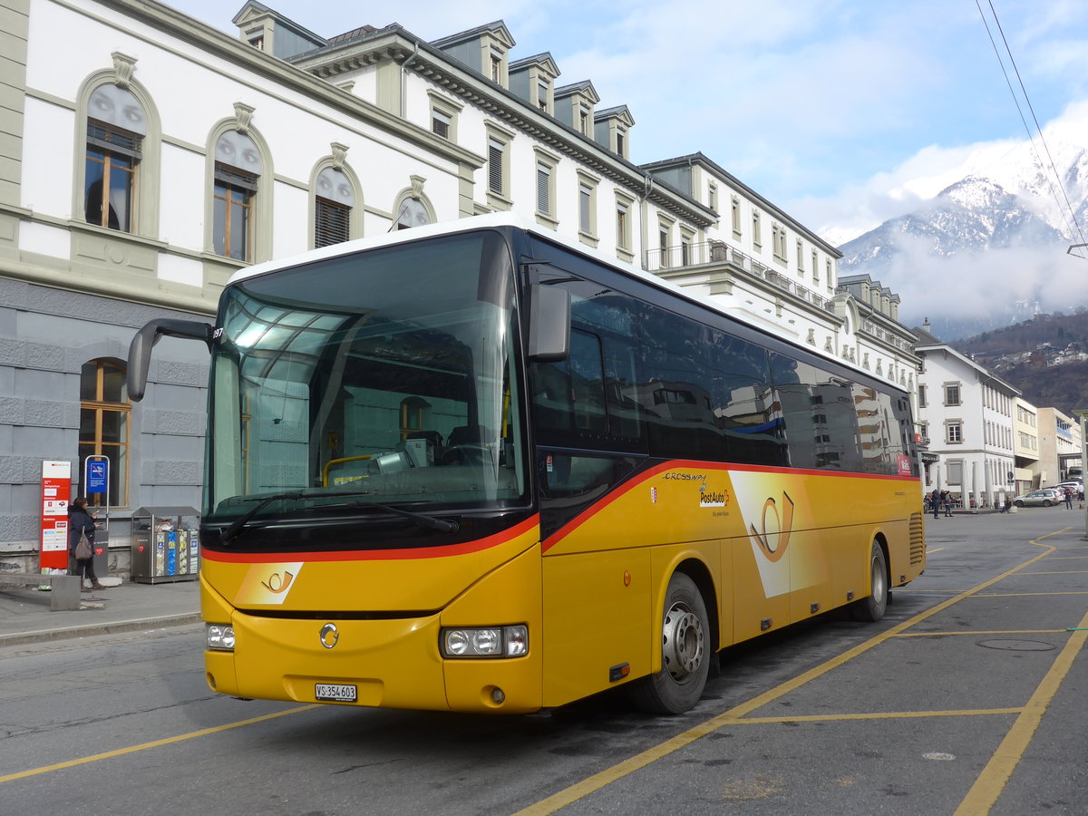 (188'435) - PostAuto Wallis - VS 354'603 - Irisbus am 11. Februar 2018 beim Bahnhof Brig
