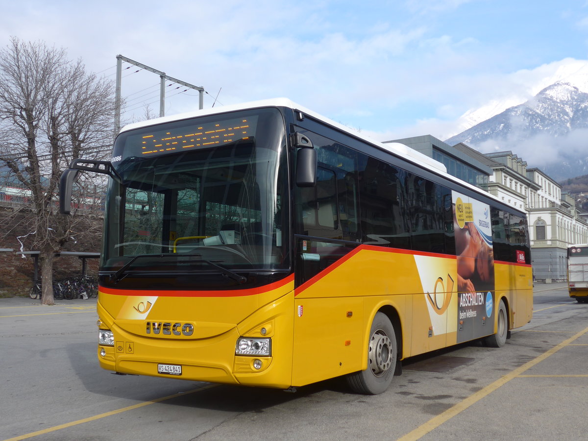 (188'440) - PostAuto Wallis - VS 424'841 - Iveco am 11. Februar 2018 beim Bahnhof Brig