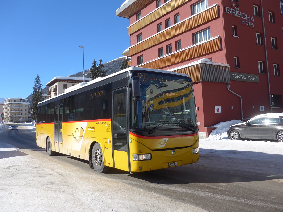(188'528) - PostAuto Graubnden - GR 106'554 - Irisbus am 13. Februar 2018 beim Bahnhof Davos Platz