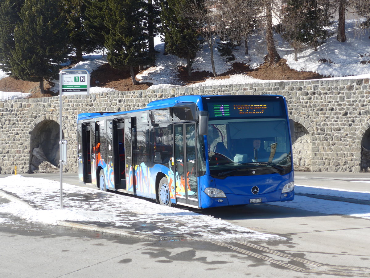 (188'541) - SBC Chur - Nr. 109/GR 100'109 - Mercedes am 13. Februar 2018 beim Bahnhof St. Moritz