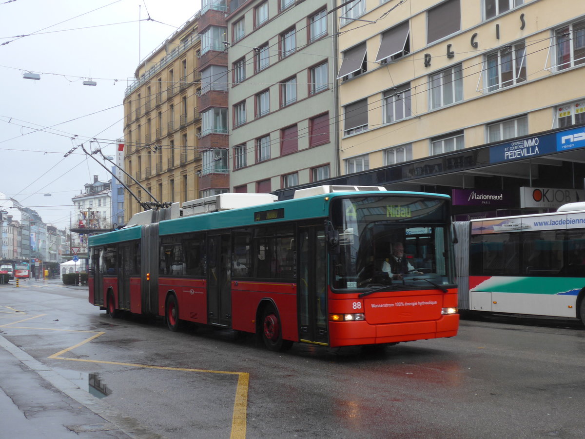 (188'658) - VB Biel - Nr. 88 - NAW/Hess Gelenktrolleybus am 15. Februar 2018 beim Bahnhof Biel