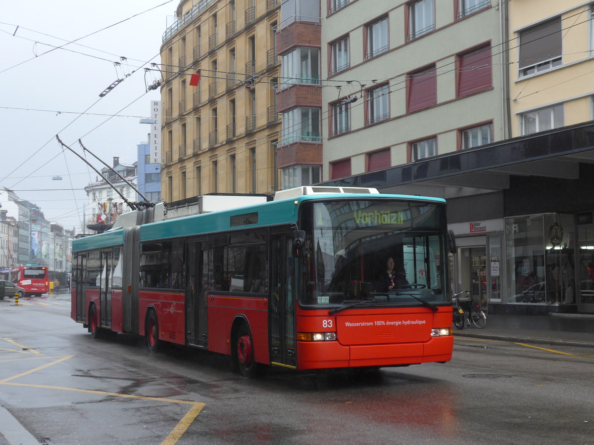 (188'677) - VB Biel - Nr. 83 - NAW/Hess Gelenktrolleybus am 15. Februar 2018 beim Bahnhof Biel