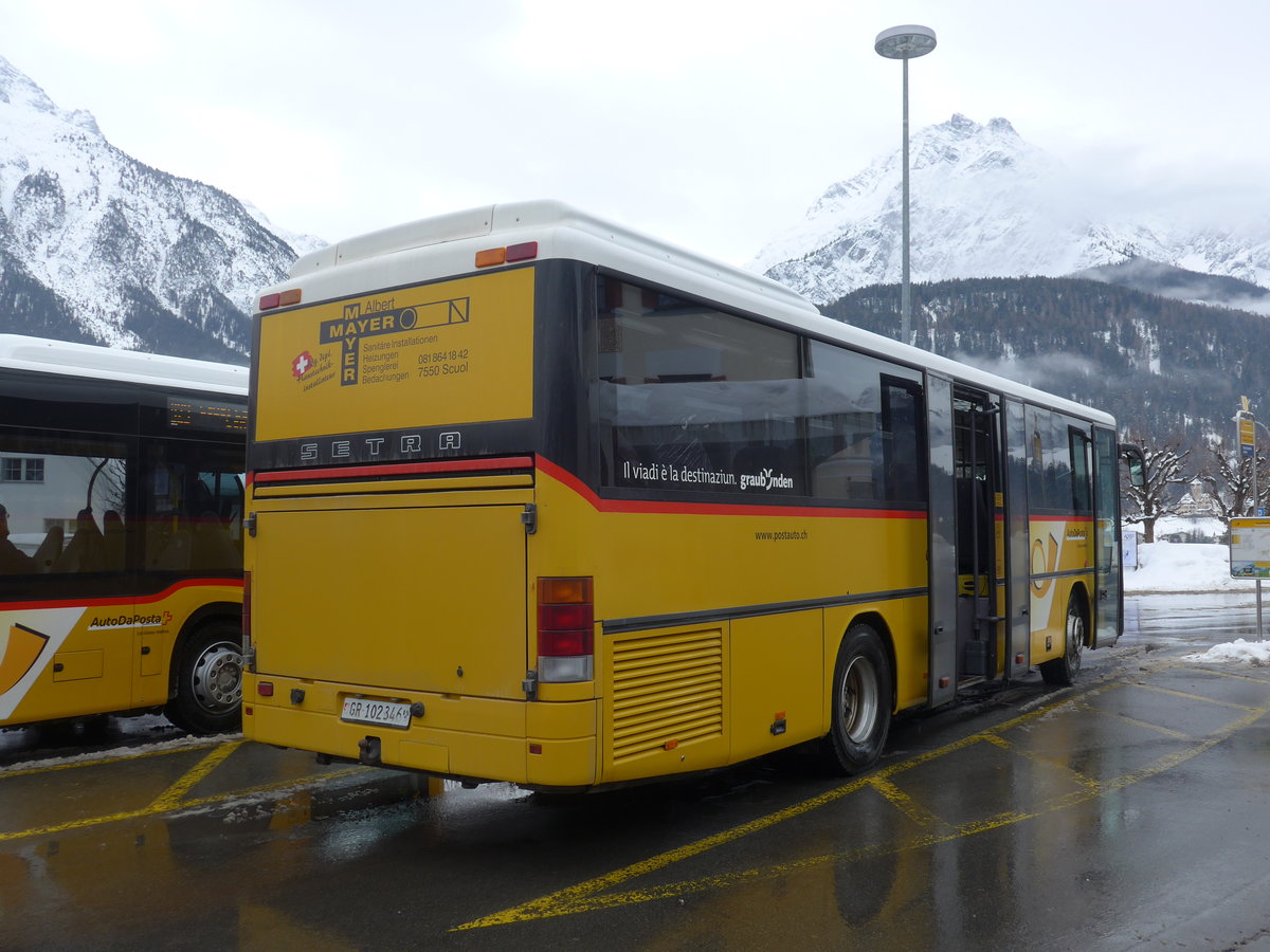 (188'758) - PostAuto Graubnden - GR 102'346 - Setra am 16. Februar 2018 beim Bahnhof Scuol-Tarasp