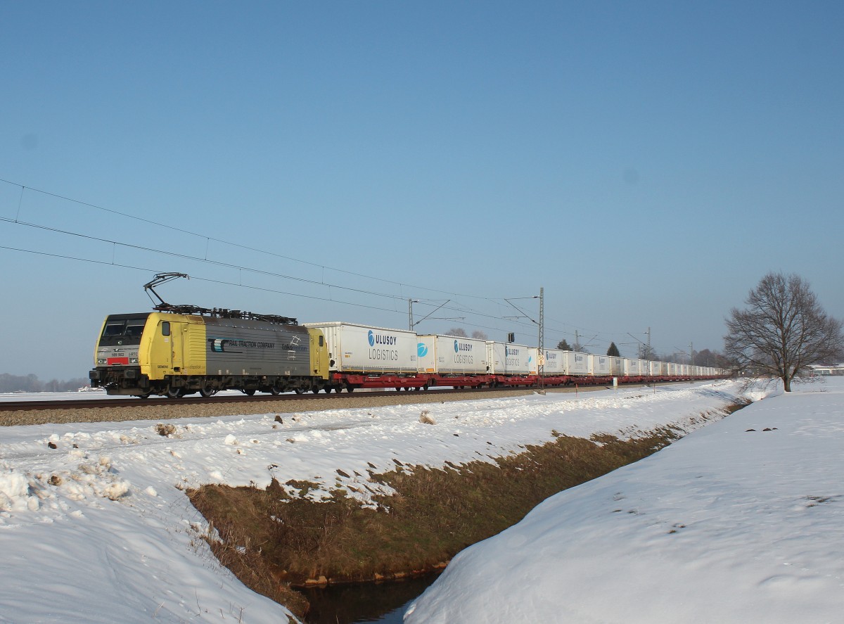 189 903 am 13. Februar 2015 mit dem  Ulusoy-Zug  aus Salzburg kommend bei bersee am Chiemsee.