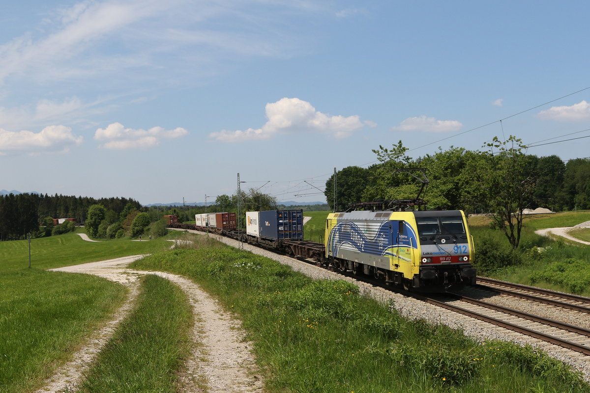 189 912  Moving Europe  mit einem  KLV  aus Mnchen kommend am 19. Mai 2020 bei Grabensttt im Chiemgau.