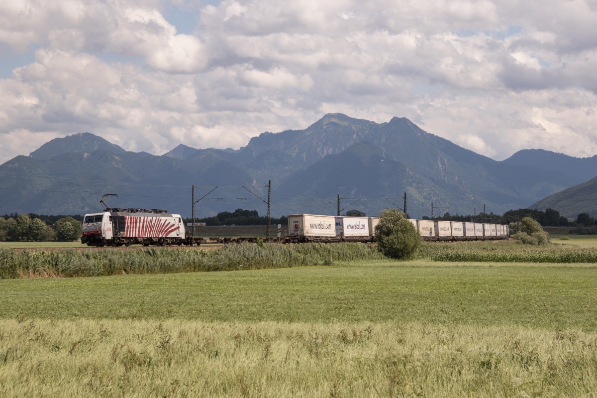 189 918 mit dem Ekol-Zug  am 27. Juli 2015 bei Weisham.