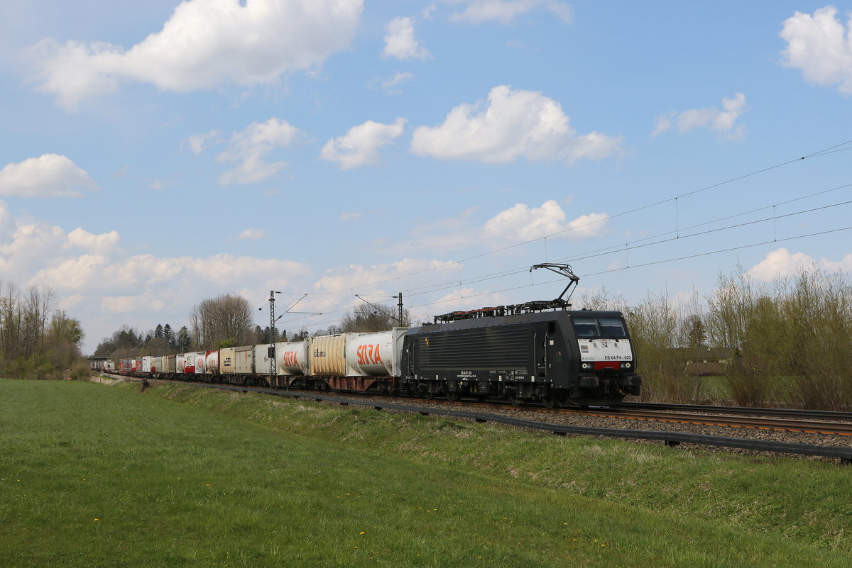 189 923 mit einem  KLV  aus Mnchen kommend am 21. April 2021 bei Brannenburg im Inntal.