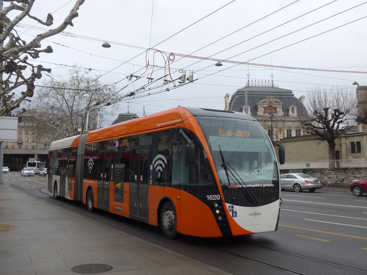 (189'148) - TPG Genve - Nr. 1620 - Van Hool Gelenktrolleybus am 12. Mrz 2018 in Genve, Place des Vingt-Deux-Cantons