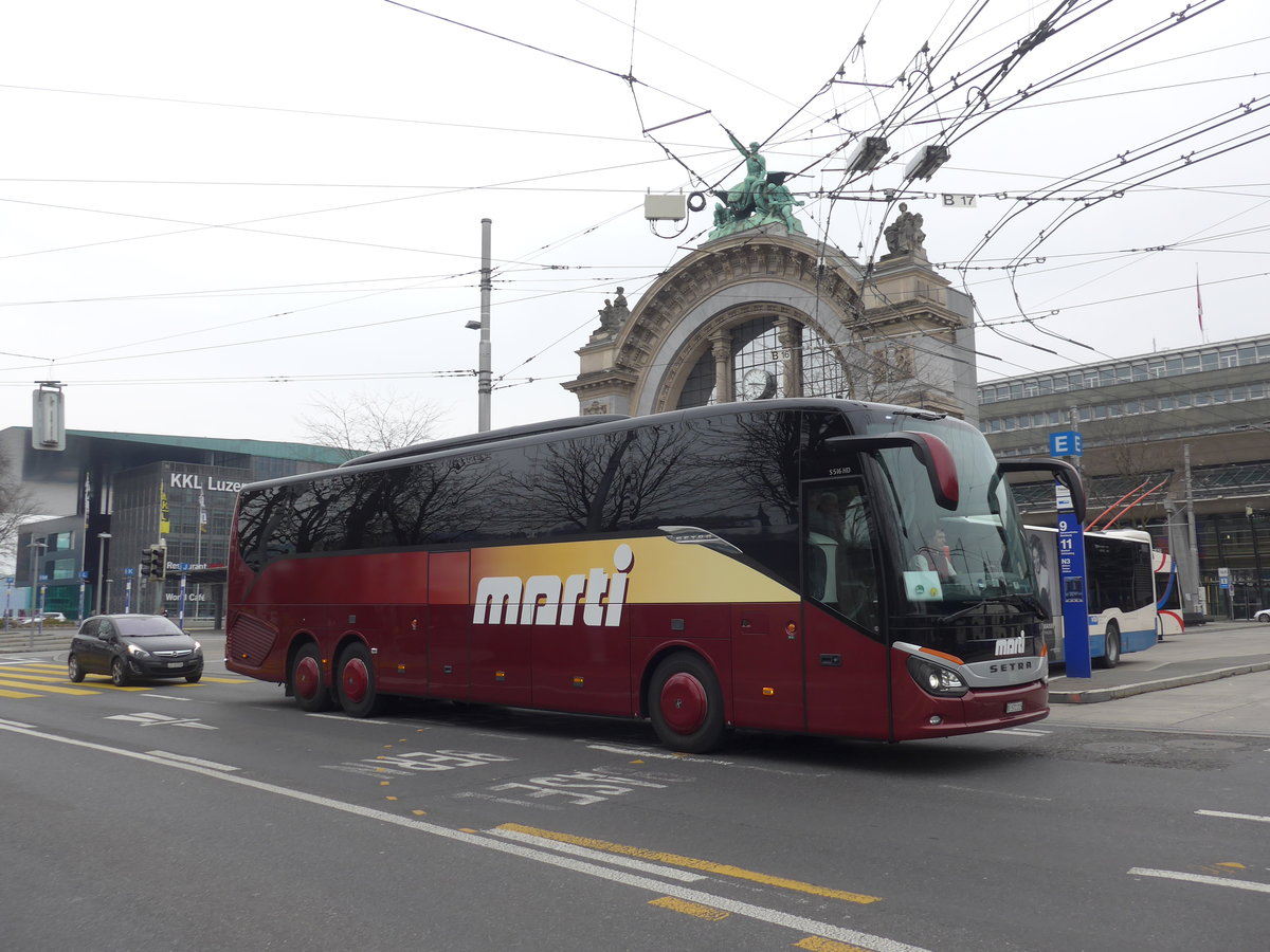 (189'312) - Marti, Kallnach - Nr. 15/BE 572'215 - Setra am 17. Mrz 2018 beim Bahnhof Luzern