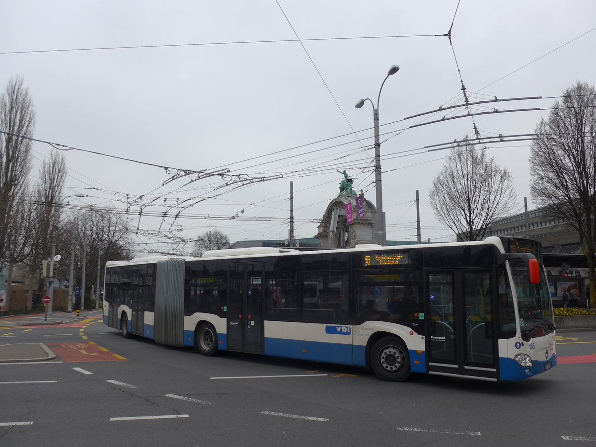 (189'336) - VBL Luzern - Nr. 185/LU 15'012 - Mercedes am 17. Mrz 2018 beim Bahnhof Luzern