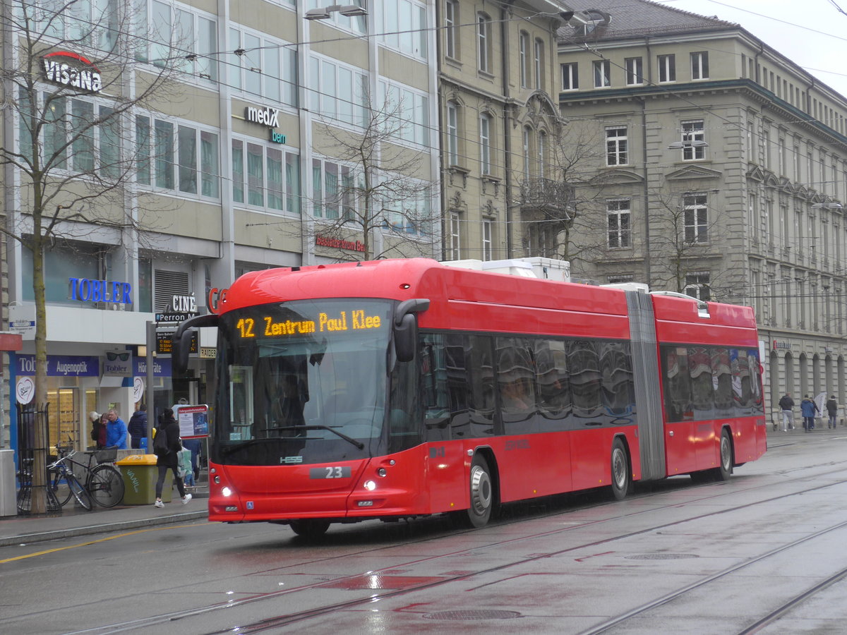 (189'451) - Bernmobil, Bern - Nr. 23 - Hess/Hess Gelenktrolleybus am 17. Mrz 2018 beim Bahnhof Bern