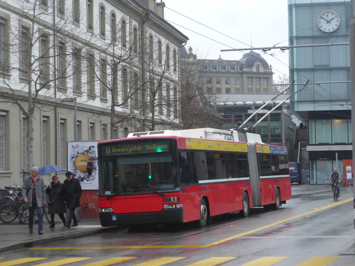 (189'458) - Bernmobil, Bern - Nr. 13 - NAW/Hess Gelenktrolleybus am 17. Mrz 2018 beim Bahnhof Bern