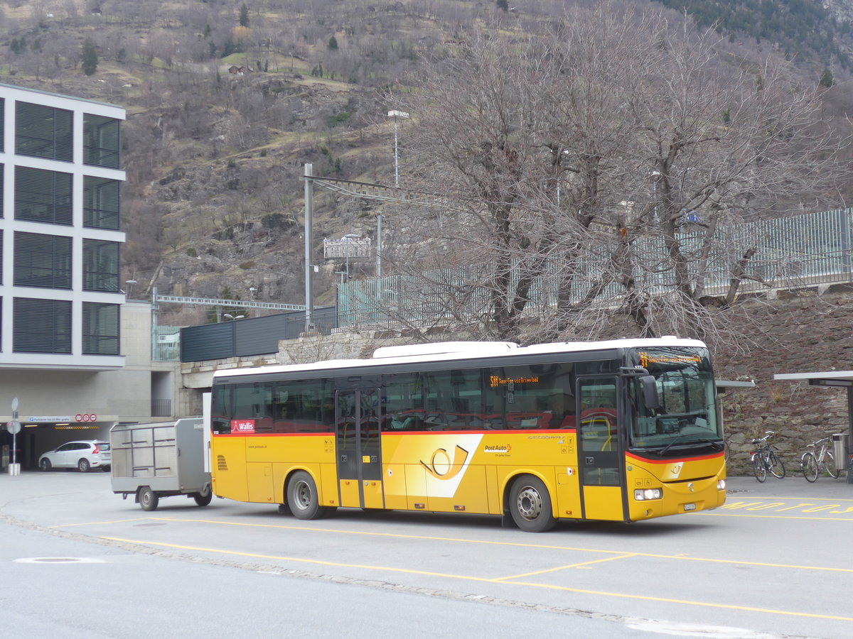 (189'782) - PostAuto Wallis - VS 407'397 - Irisbus am 30. Mrz 2018 beim Bahnhof Brig
