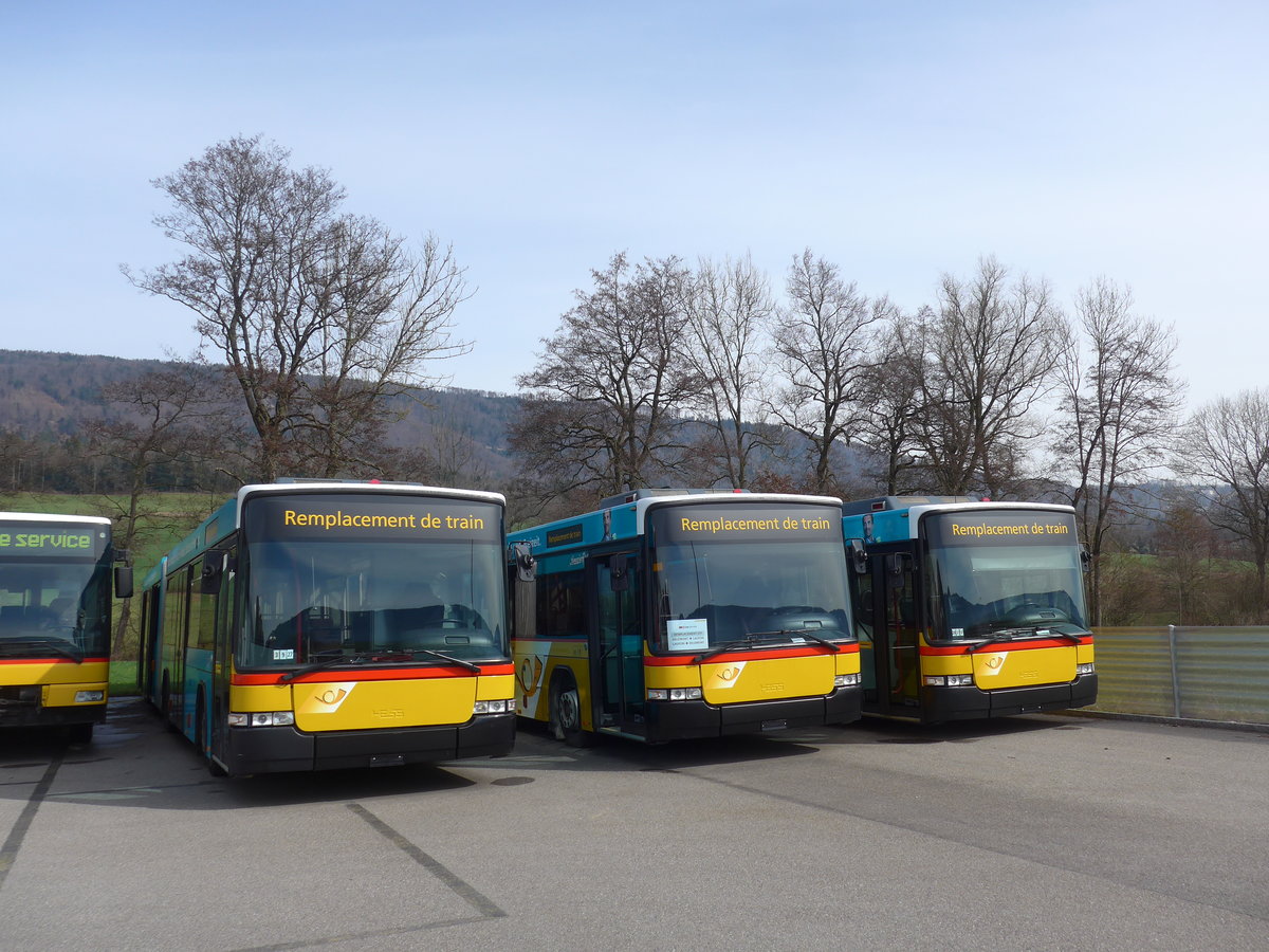 (189'906) - PostAuto Bern - Nr. 797 - Volvo/Hess (ex Bernmobil, Bern Nr. 258) + Nr. 799 - Volvo/Hess (ex Bernmobil, Bern Nr. 272) + Nr. 798 - Volvo/Hess (ex Bernmobil, Bern Nr. 262) am 2. April 2018 in Develier, Parkplatz
