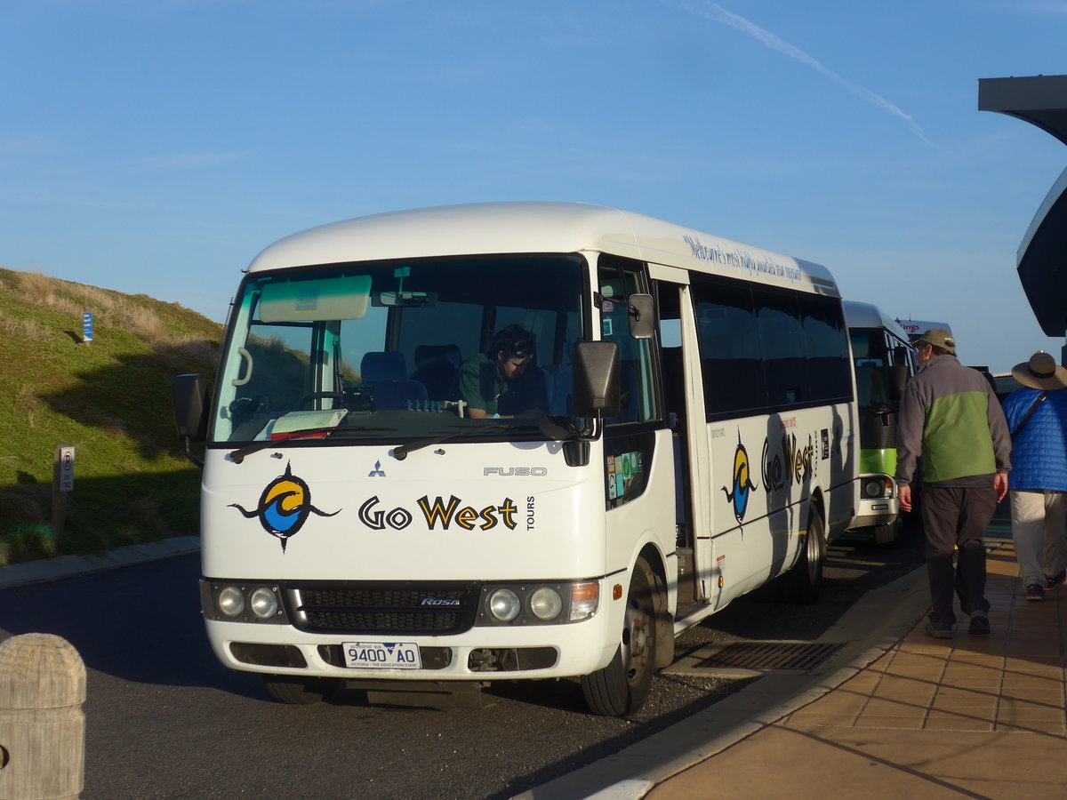 (190'339) - Go West Tours, Northcote - 9400 AO - Mitsubishi am 18. April 2018 in Summerland, Antarctic Journey