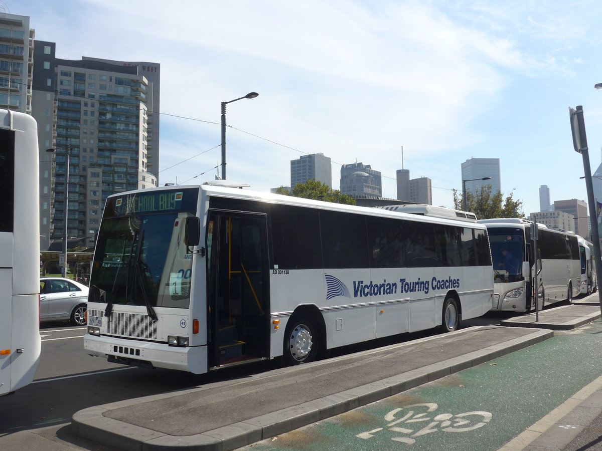 (190'367) - Victorian Touring Coaches, Springvale - Nr. 41/6241 AO - Volvo/Coach Concepts (ex Nr. 35; ex Nr. 252; ex Brisbane Transport, Brisbane Nr. 252) am 19. April 2018 in Melbourne, Queen Victoria Garden