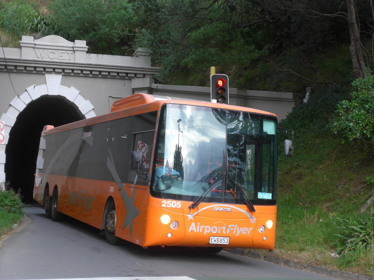 (191'788) - Airport Flyer, Wellington - Nr. 2505/EWB853 - Scania/KiwiBus am 27. April 2018 in Wellington, Hataitai Bus Tunnel