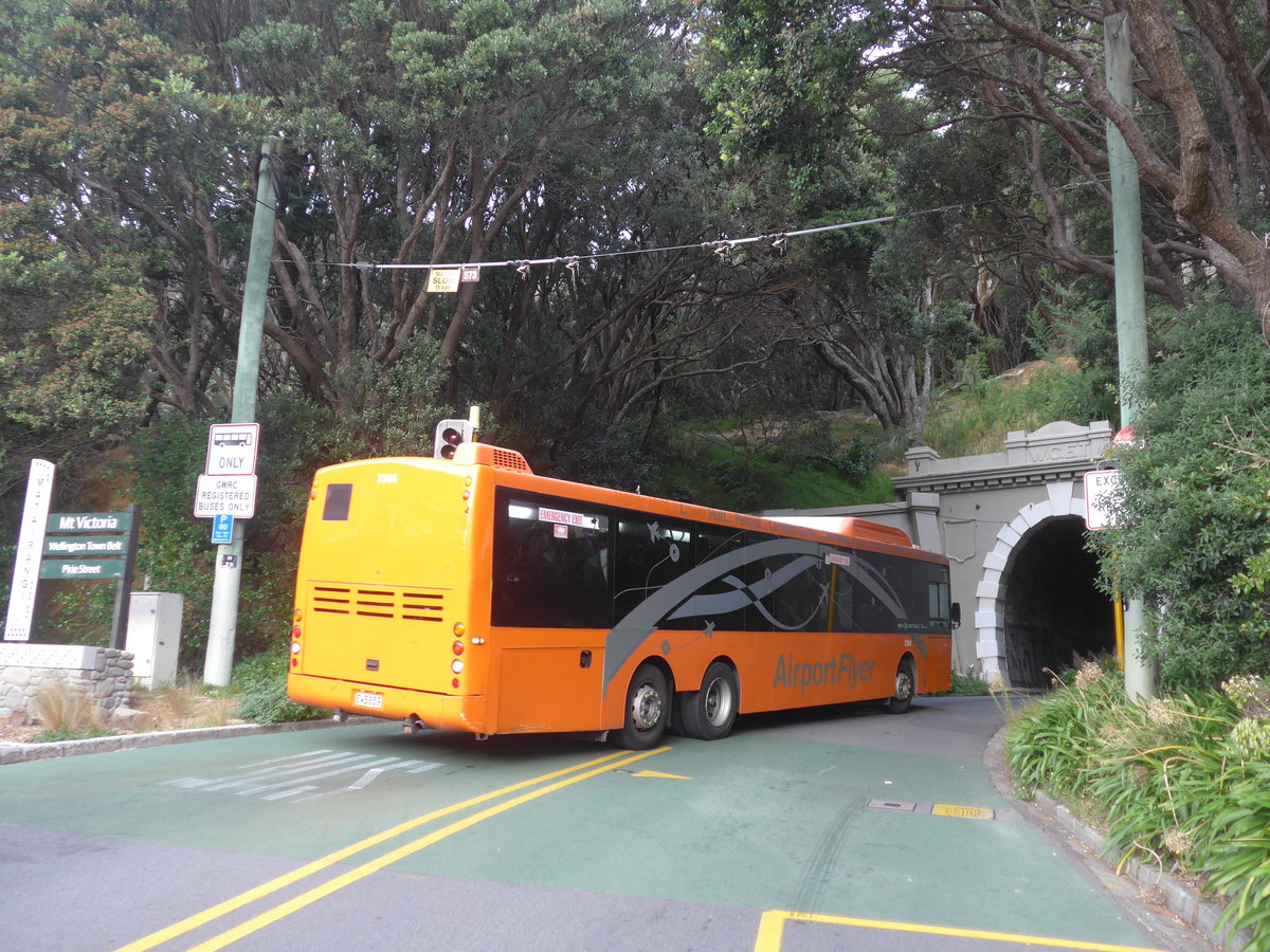 (191'795) - Airport Flyer, Wellington - Nr. 2506/EWB859 - Scania/KiwiBus am 27. April 2018 in Wellington, Hataitai Bus Tunnel