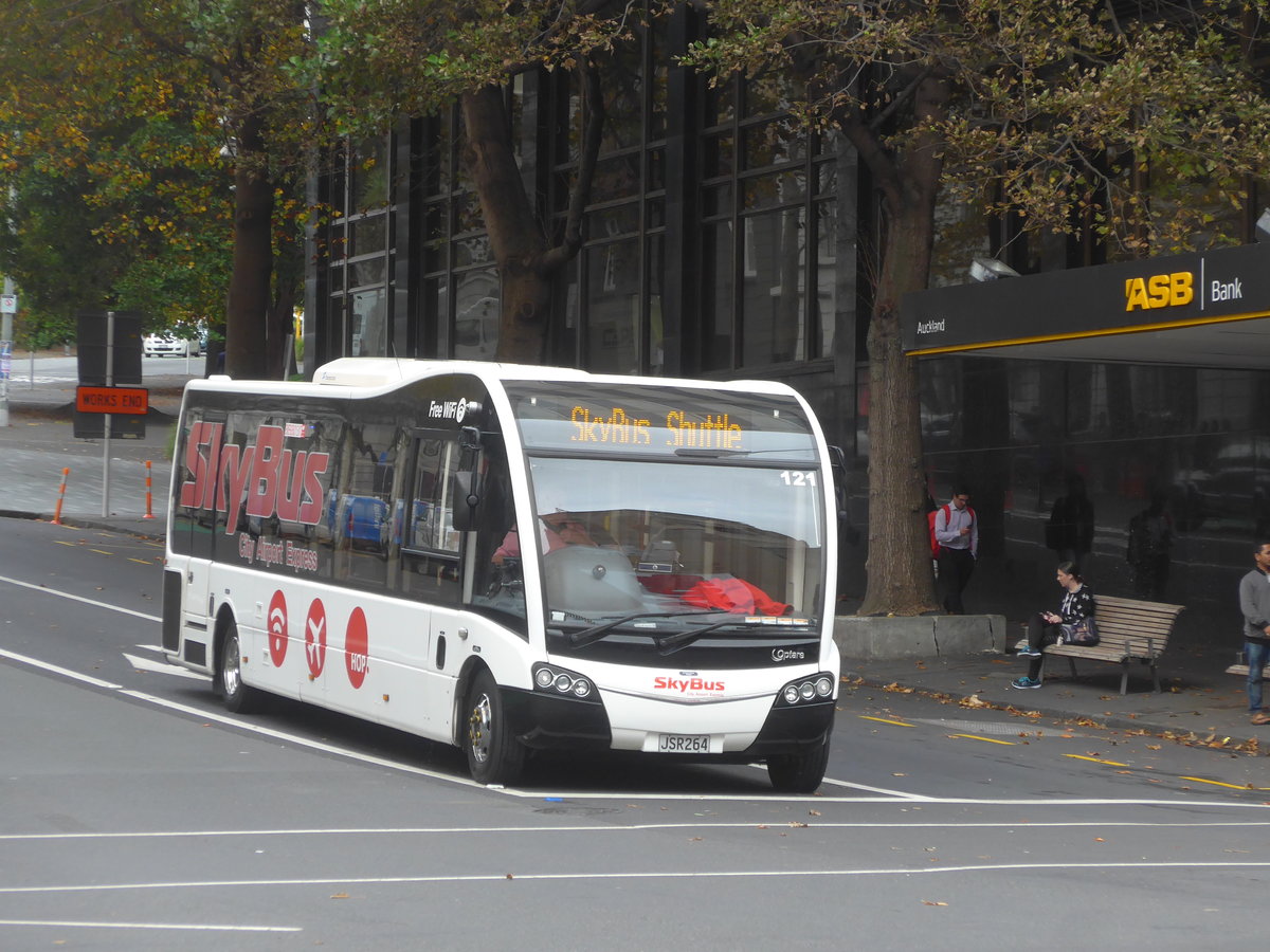 (192'038) - SkyBus, Auckland - Nr. 121/JSR264 - Optare am 30. April 2018 in Auckland