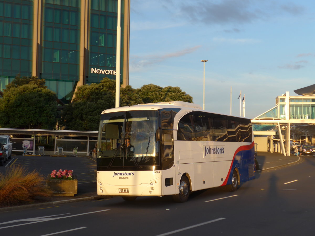 (192'222) - Johnston's, Auckland - Nr. 306/JSR283 - MAN/Gemilang am 1. Mai 2018 in Auckland, Airport