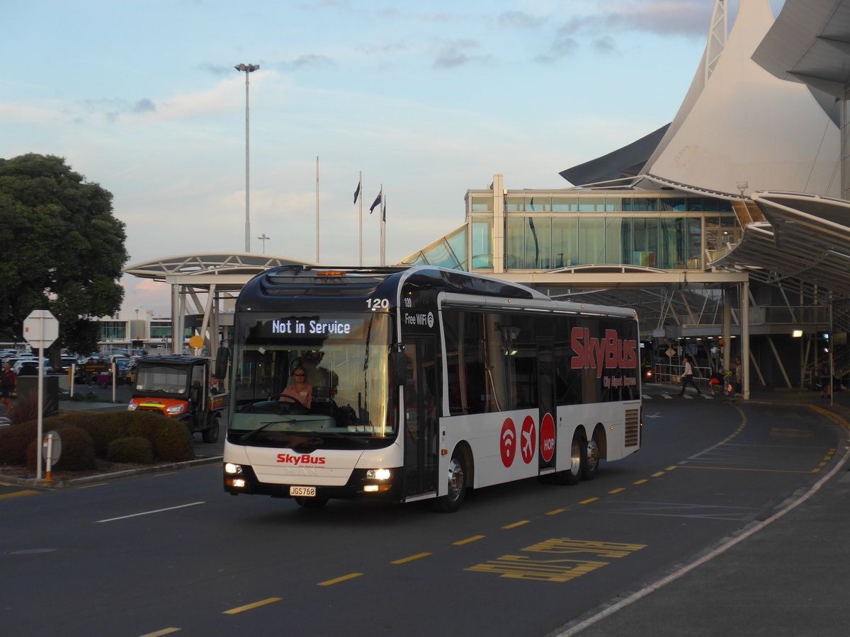 (192'226) - SkyBus, Auckland - Nr. 120/JGS760 - MAN/Gemilang am 1. Mai 2018 in Auckland, Airport