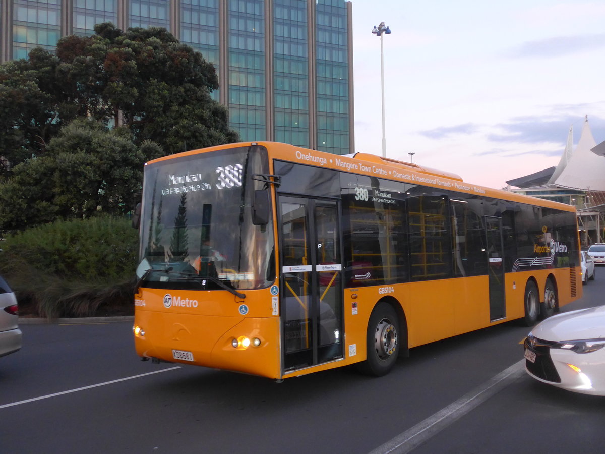 (192'240) - AT Metro, Auckland - Nr. GB5104/KDB681 - Volvo/KiwiBus am 1. Mai 2018 in Auckland, Airport