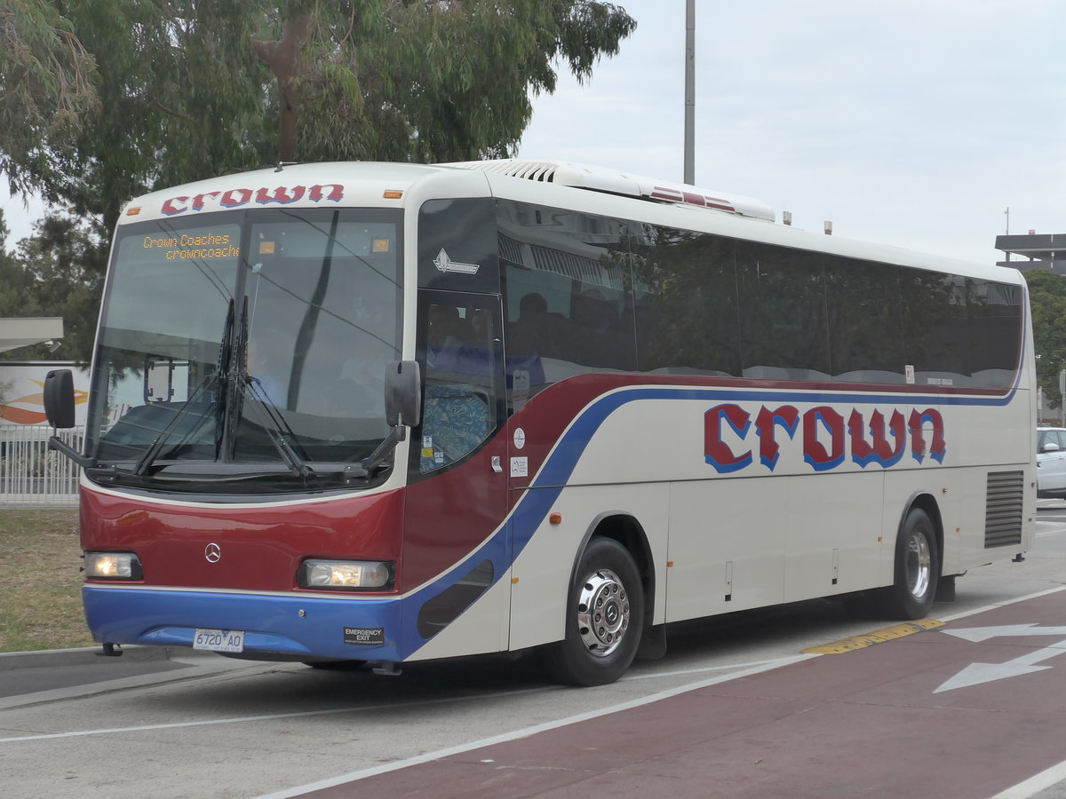 (192'275) - Crown, Nunawading - Nr. 720/6720 AO - Mercedes/NCBC am 2. April 2018 in Melbourne, Airport