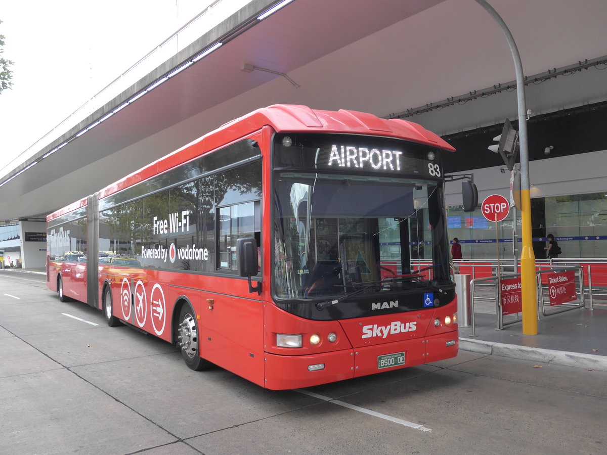 (192'283) - SkyBus, Melbourne - Nr. 83/BS00 OE - MAN/Volgren (ex Nr. 92) am 2. Mai 2018 in Melbourne, Airport