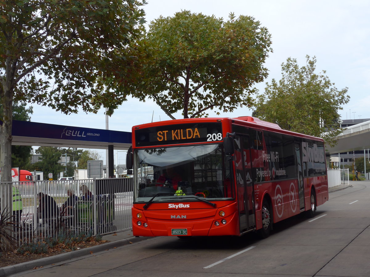 (192'285) - SkyBus, Melbourne - Nr. 208/BS03 DC - MAN/MCV (ex MAN) am 2. Mai 2018 in Melbourne, Airport