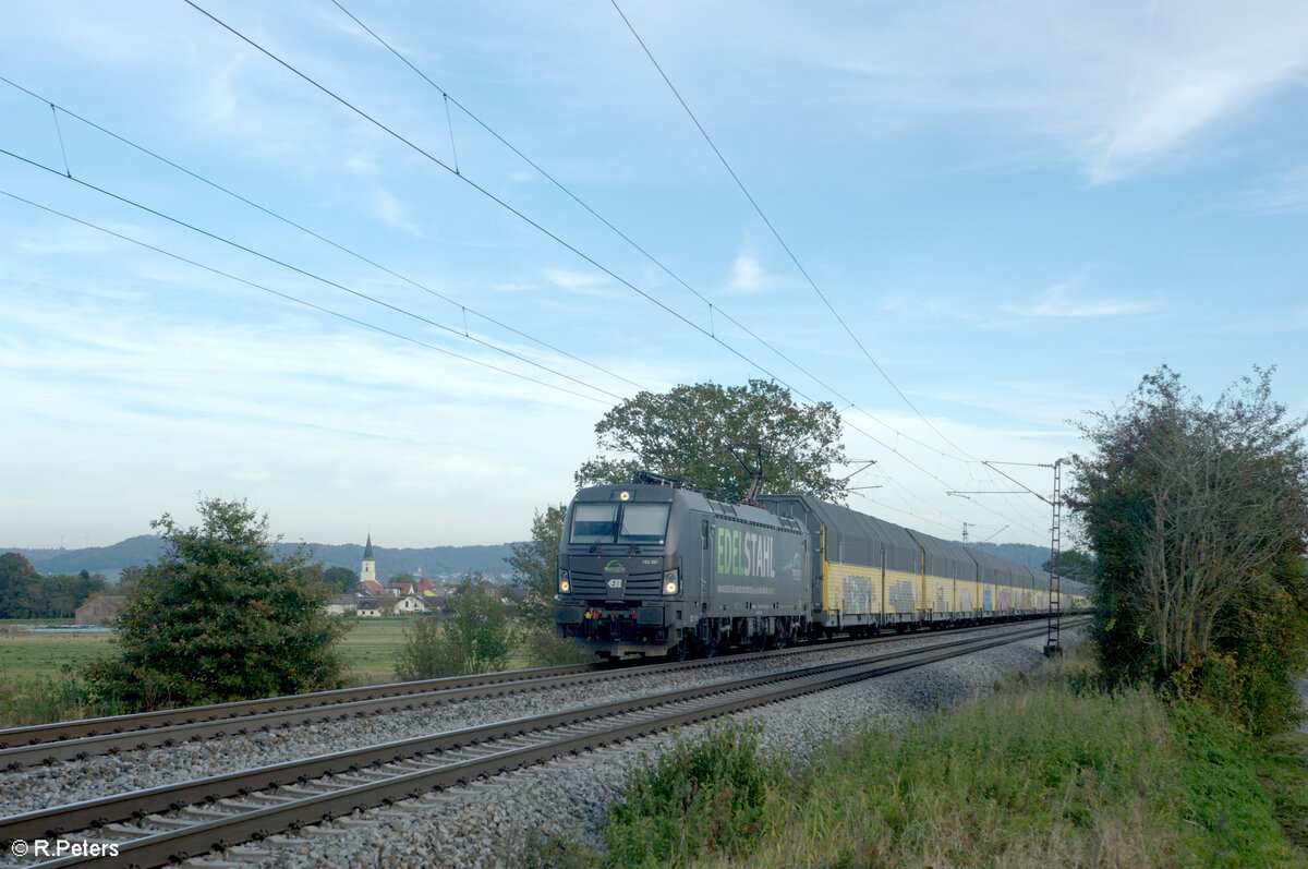 193 267-2  EDELSTAHL  zieht bei Pölling mit einem geschlossenen ARS Autotransportzug BMW in Richtung Norden.17.10.24